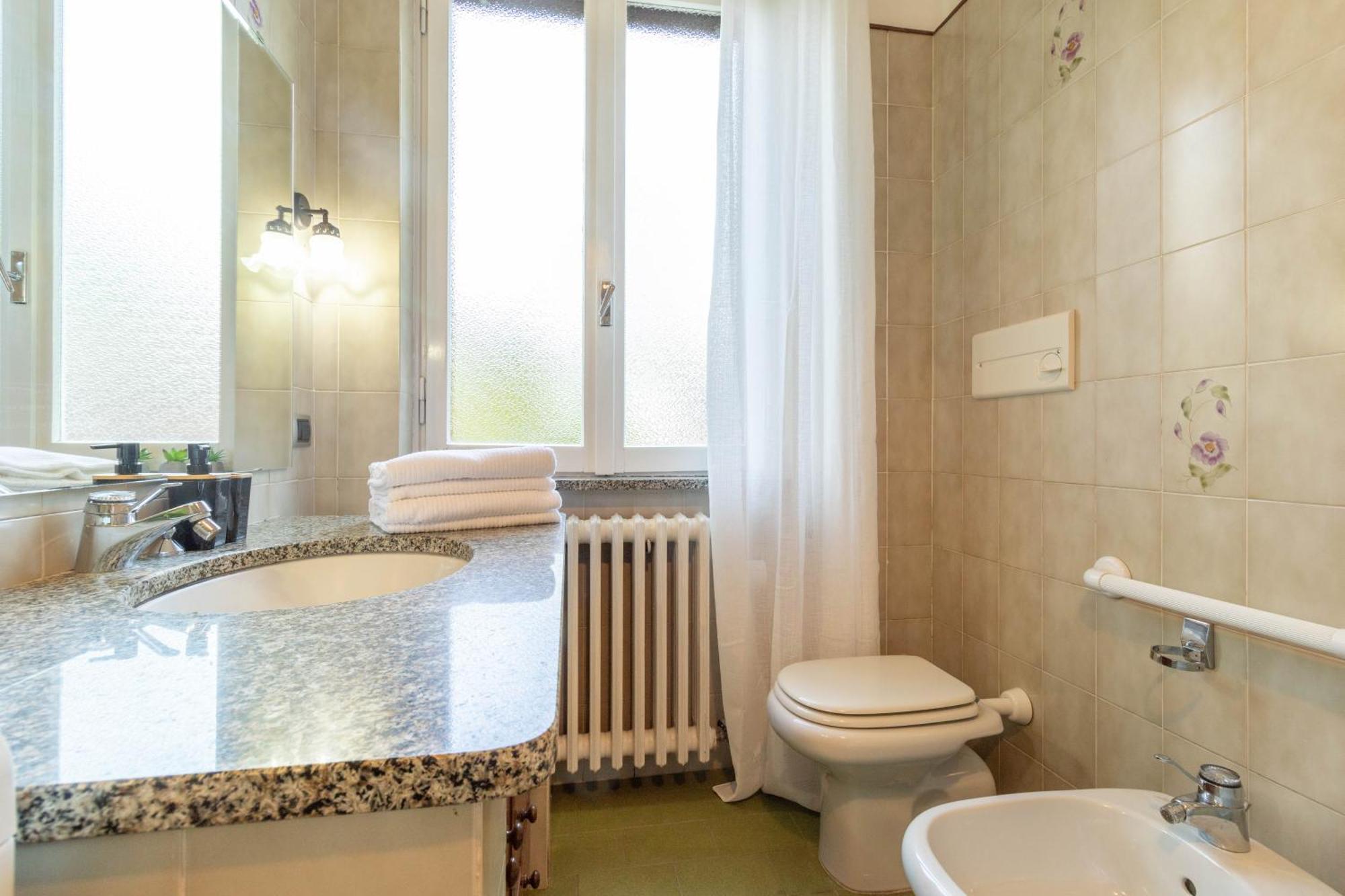 Mamma Ciccia Holiday Home - Mountains & Lake Манделло-дель-Ларіо Екстер'єр фото