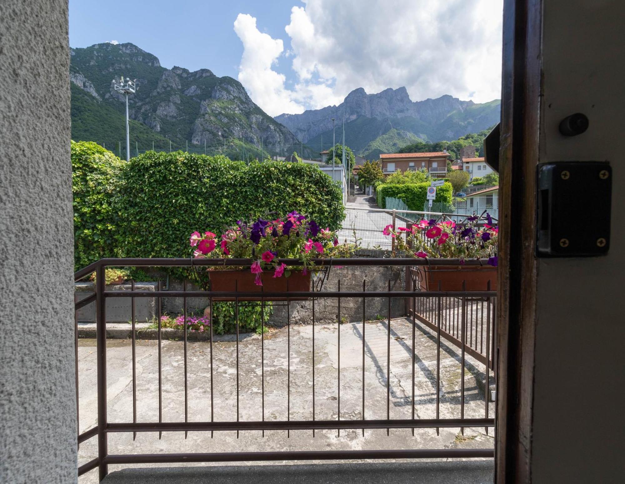 Mamma Ciccia Holiday Home - Mountains & Lake Манделло-дель-Ларіо Екстер'єр фото